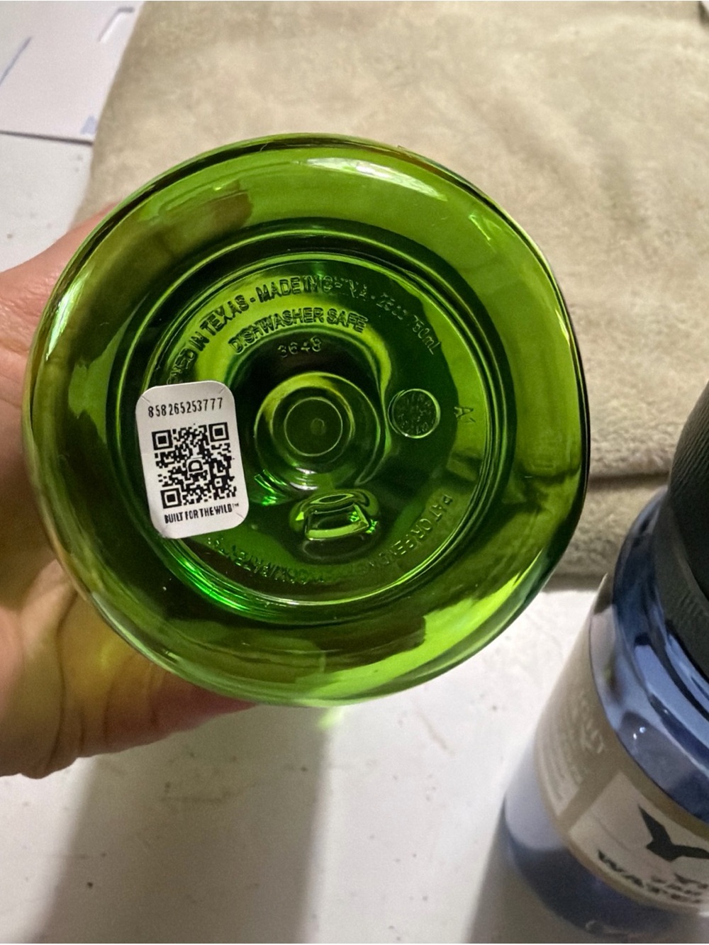 Yeti Yonder 25 oz Water Bottle — Green & Blue - Picture 6 of 7